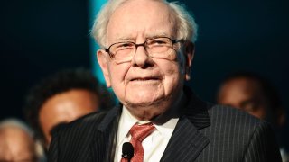 Warren Buffett’s Advice for Avoiding Major Mistakes: ‘Write Your Obituary and Figure Out How to Live Up to It’