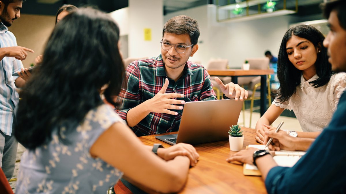 Harvard-Trained Psychologist: Emotionally Intelligent People Use This 'Hidden Key' to Deal With Annoying Co-Workers – NBC 5 Dallas-Fort Worth - Vimarsana News