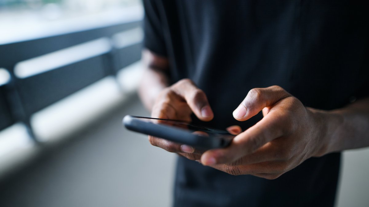 That Simple 'Hi' Text From a Stranger Could Be the Start of a Scam That Ends Up Costing You Millions – NBC 5 Dallas-Fort Worth - Vimarsana News