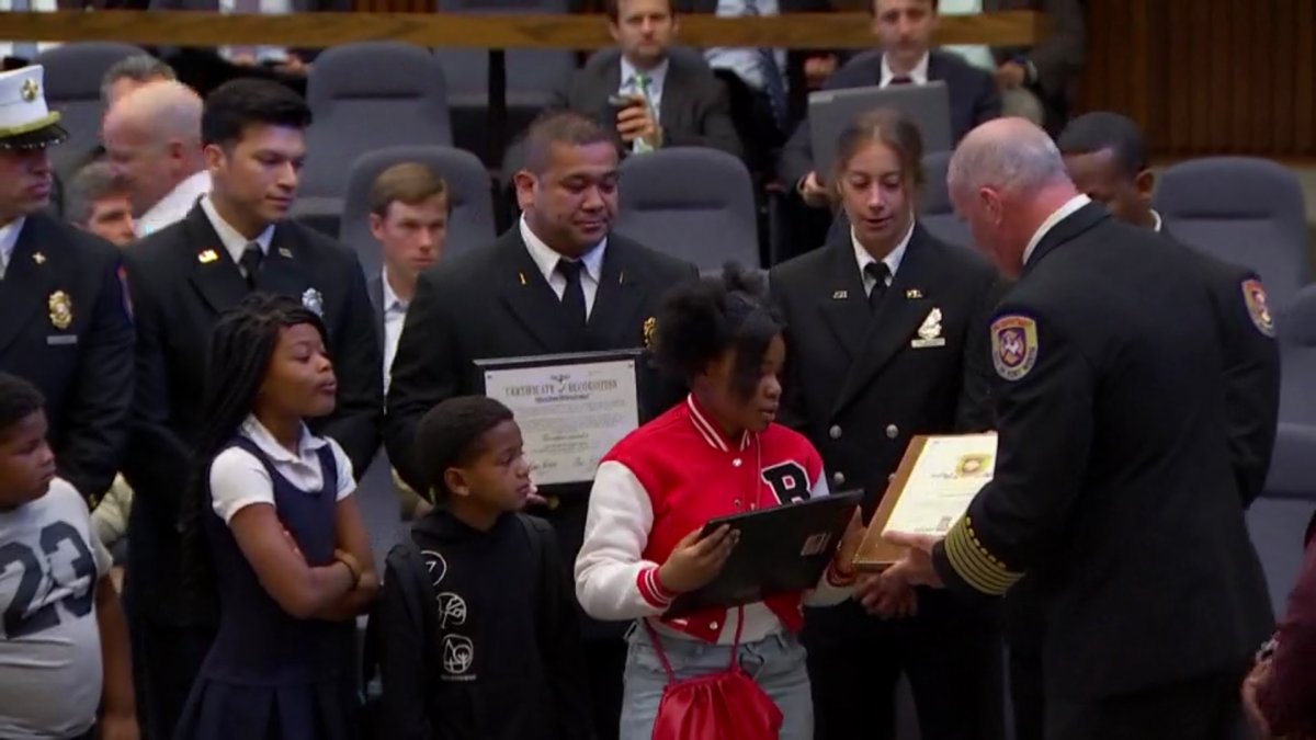 Fort Worth Girl, 12, Honored for 911 Call That Saved the Lives of Her Family - Vimarsana News