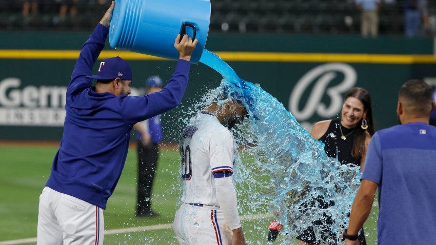 Jung 1st-inning slam sparks Rangers over Cortes, Yanks 15-2