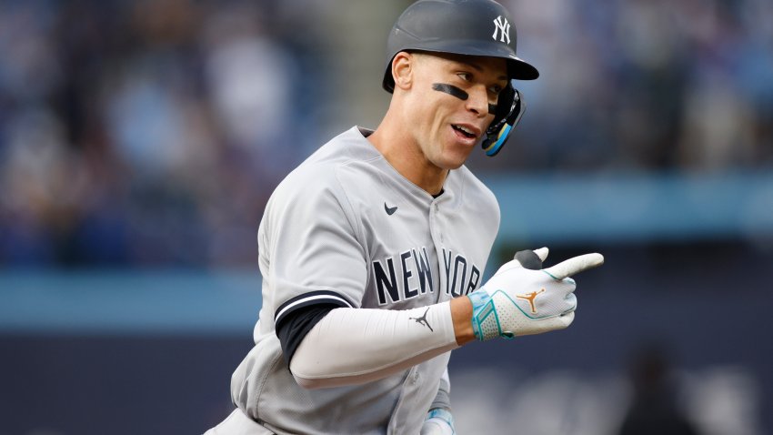 New York Yankees' right fielder Paul O'Neill tops the Yankees pileup  News Photo - Getty Images