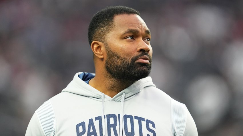 Patriots linebackers coach Jerod Mayo