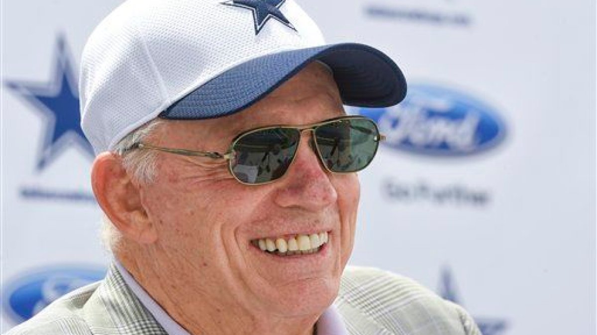 Jerry Jones on the Cowboys' lack of progress with Zack Martin: 'It's very  costly'