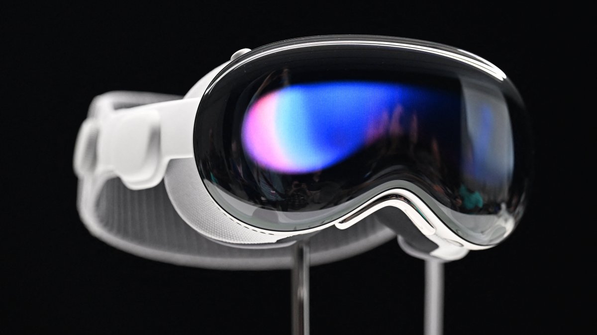 Apple's Entry Into VR With Its New Headset Is a 'Watershed Moment,' Say Top Industry Execs – NBC 5 Dallas-Fort Worth - Vimarsana News