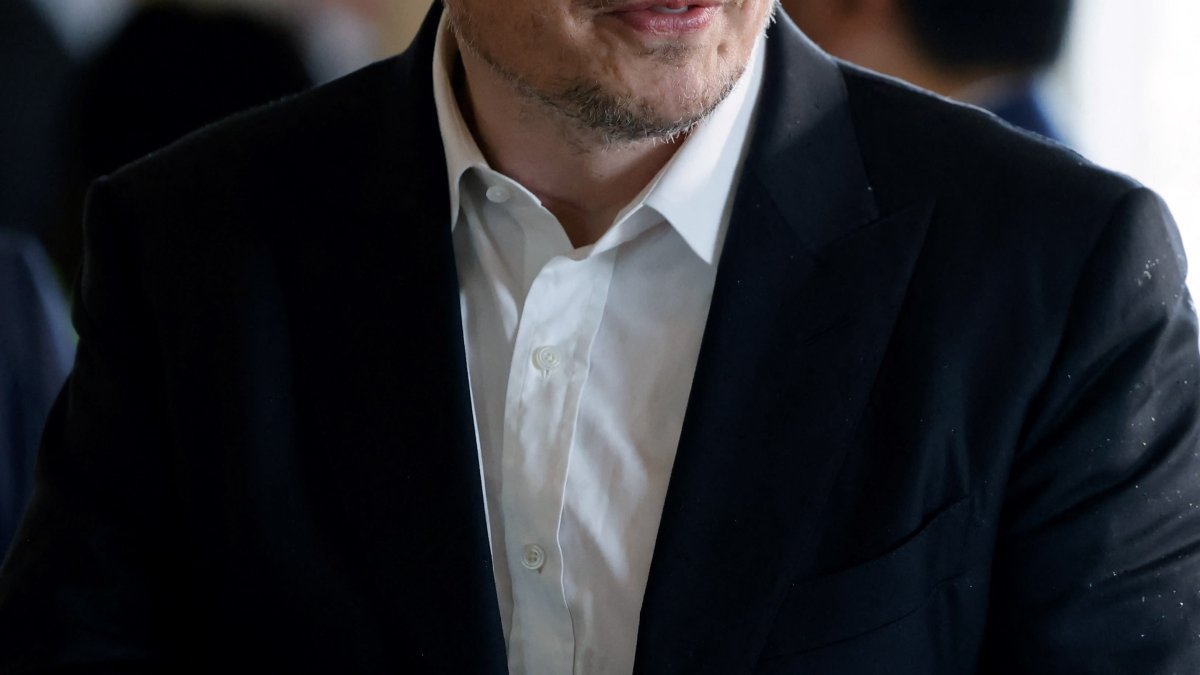 Elon Musk Met With Italy Prime Minister to Talk A.I., Birth Rates as Hunt for New Factory Location Continues - Vimarsana News