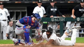 White Sox rally with 3 runs in the 8th inning to beat the Rangers