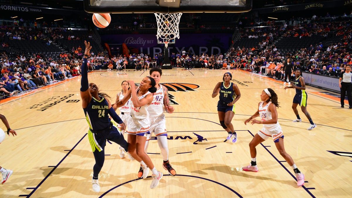 Photos: Phoenix Mercury at Dallas Wings WNBA game