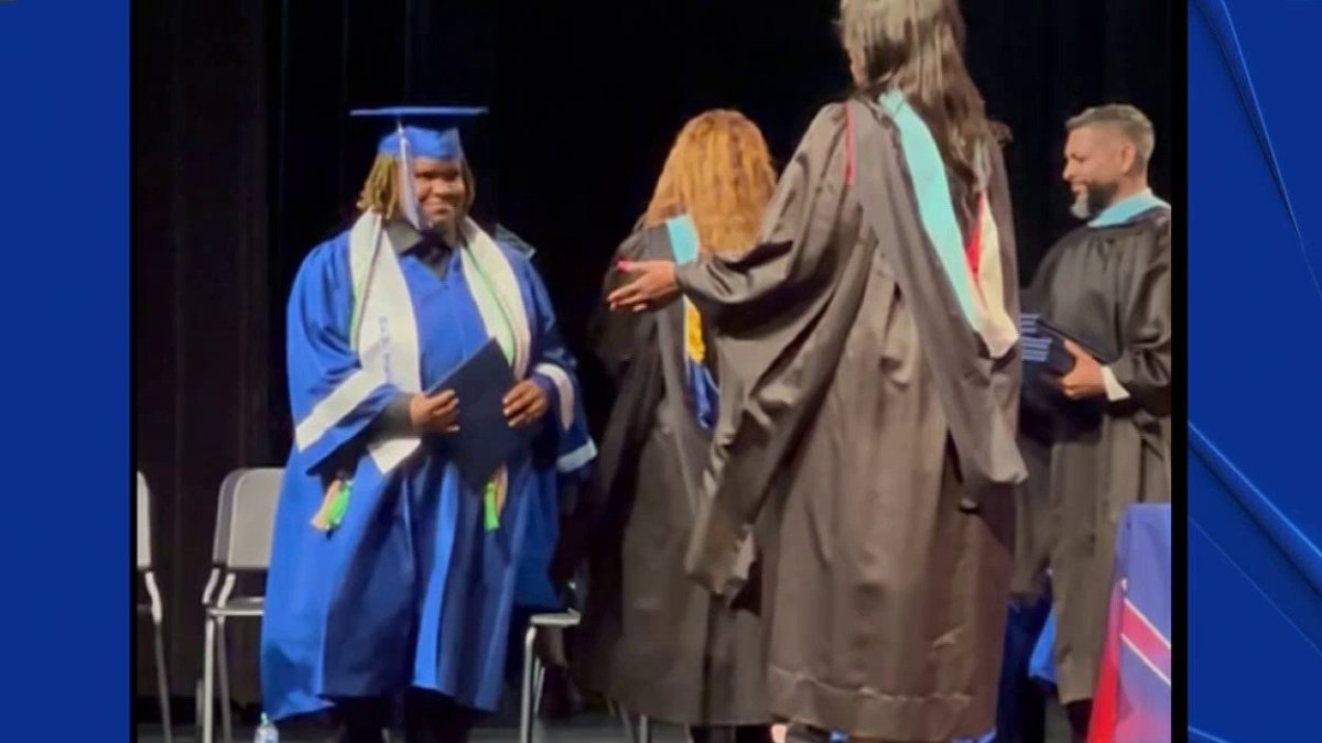 Dallas student graduates after spinal cord injury – NBC 5 Dallas-Fort Worth - Vimarsana News