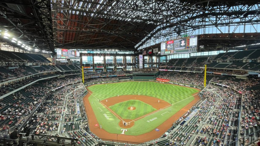 Why is the Globe Life Field roof closed for ALCS Game 3?