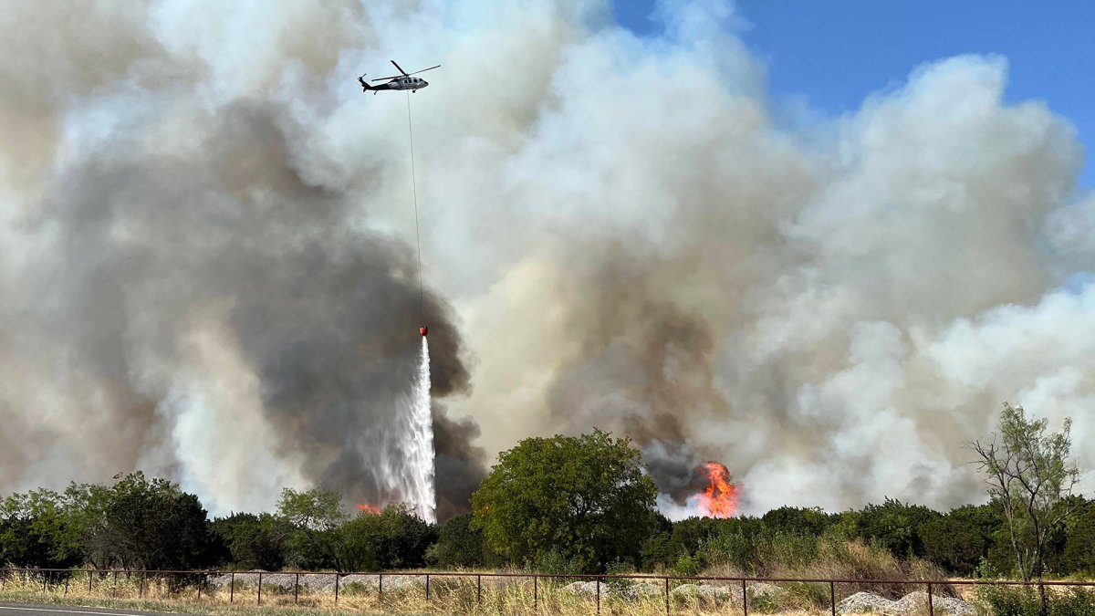 Texas firefight Blum fire and Pipeline fire burn 675 acres NBC 5