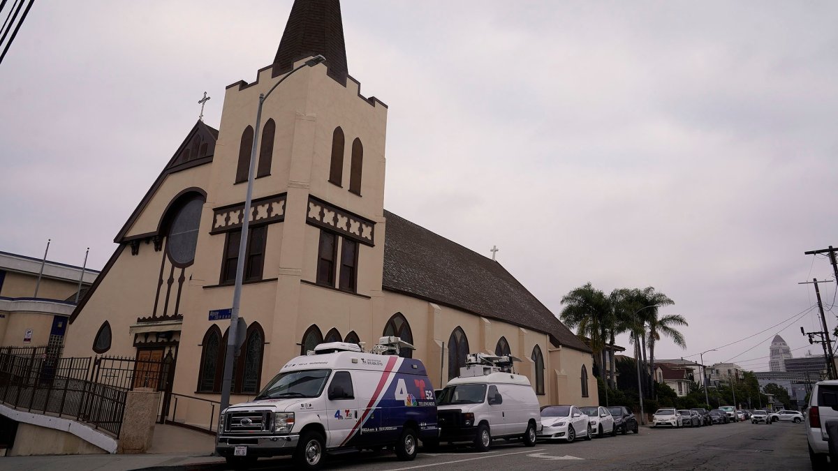 2nd bus carrying asylum seekers from Texas arrives in California – NBC ...