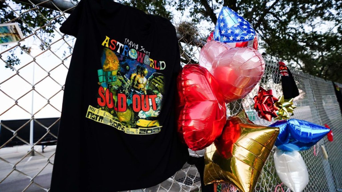 Houston Police release full report into Travis Scott's Astroworld festival tragedy – NBC 5 Dallas-Fort Worth - Vimarsana News