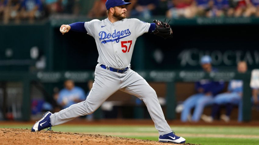 Dodgers rout the Rangers 16-3 in matchup of division leaders