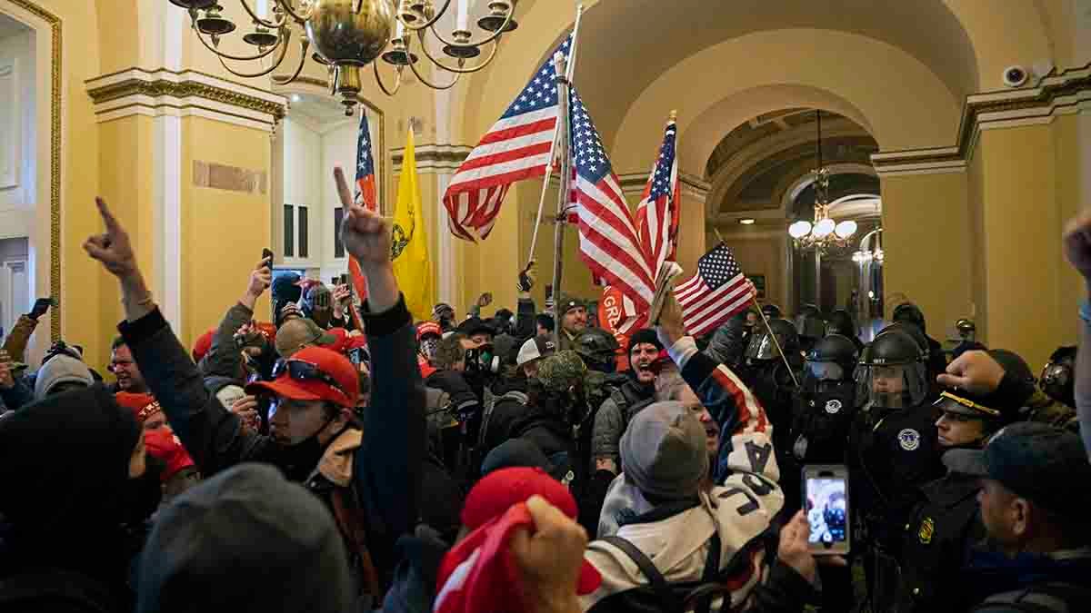 'Idiot' Jan. 6 rioter who stole John Lewis photo from Nancy Pelosi's office sentenced to more than 4 years in prison – NBC 5 Dallas-Fort Worth - Vimarsana News