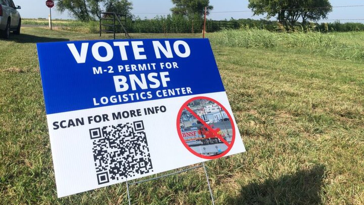 Fight to keep BNSF Railway logistics center out of their small Grayson County city – NBC 5 Dallas-Fort Worth - Vimarsana News