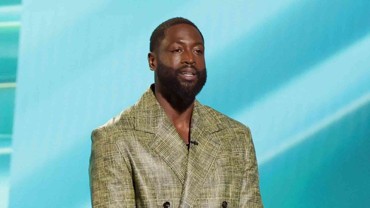 Dwyane Wade joins Chicago Sky's ownership group – NBC 5 Dallas-Fort Worth - Vimarsana News