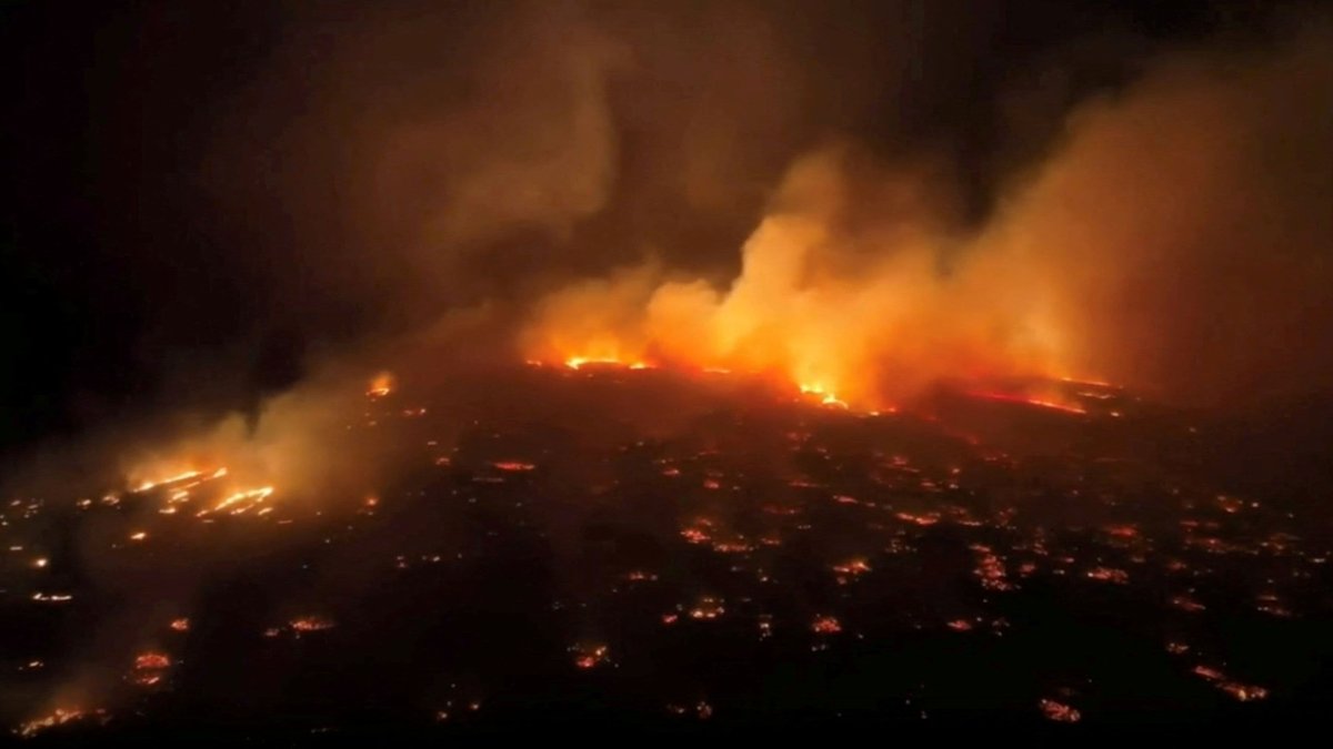 Hawaii wildfires: Biden vows immediate aid, deploys military to assist victims - Vimarsana News