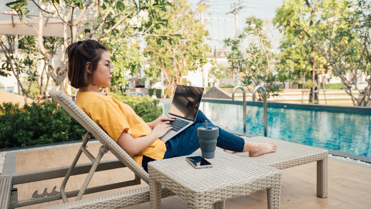 Gen Zers say they feel guilty when they don't work on vacation, but 'unplugging is the way you get fresh ideas' – NBC 5 Dallas-Fort Worth - Vimarsana News