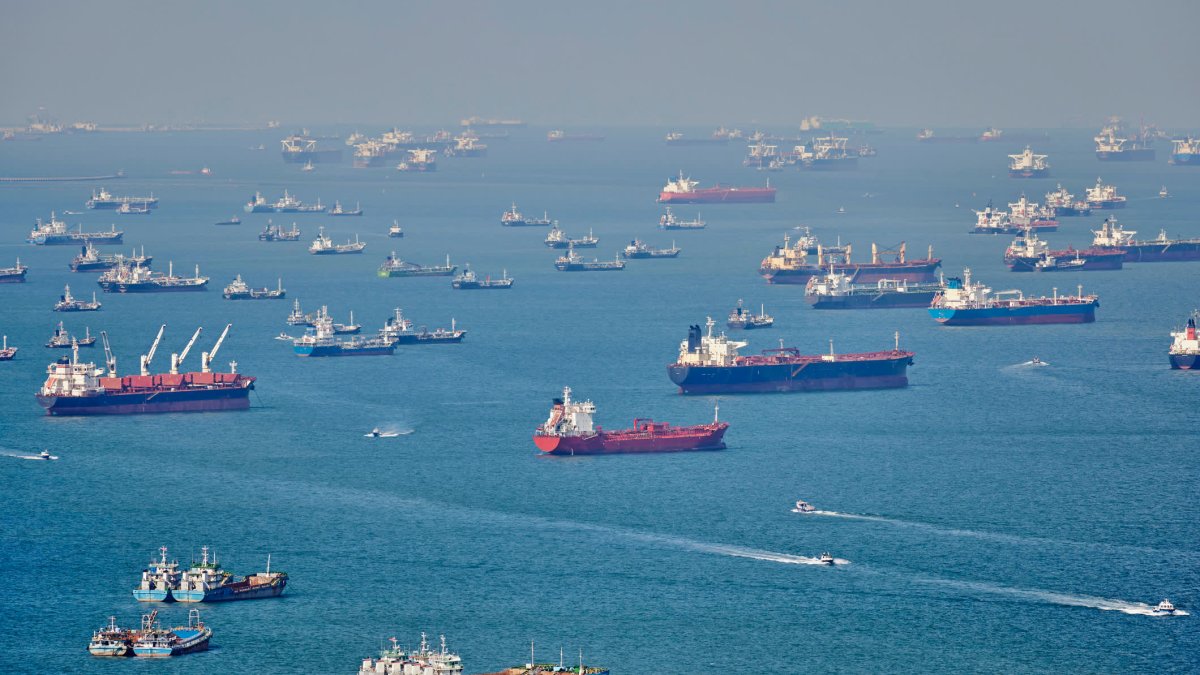 Container ships are waiting at Asian ports as retailers struggle to shift excess stock - Vimarsana News