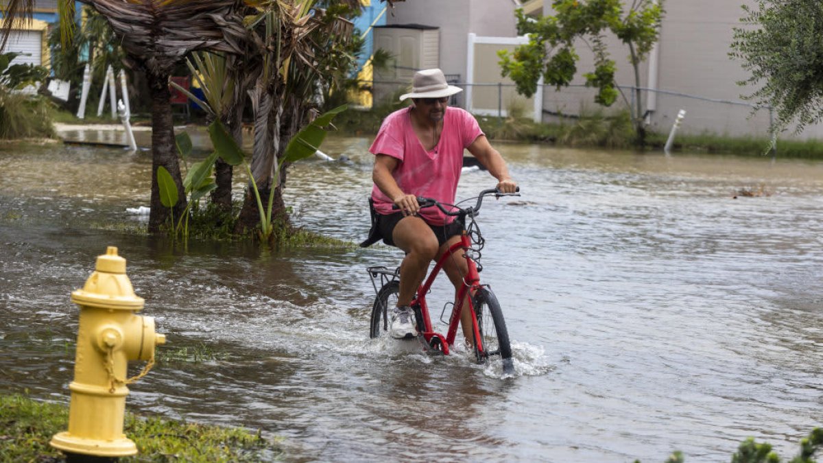 Hurricane Idalia barrels toward Georgia after hitting Florida coast, leaving at least two dead - Vimarsana News