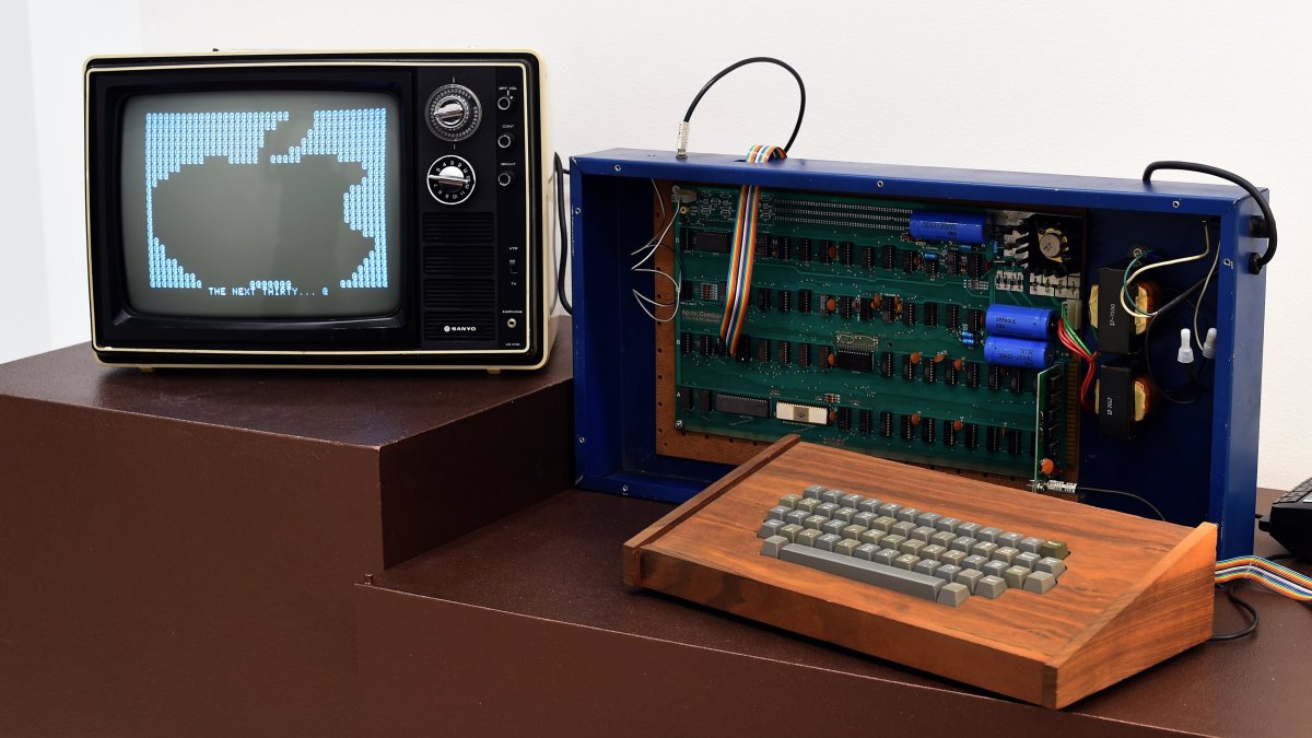 Vintage Apple computer is being sold at an auction for wild price – NBC 5 Dallas-Fort Worth - Vimarsana News
