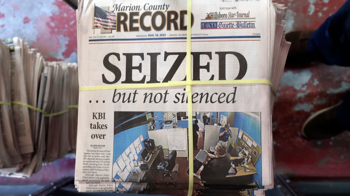 Experts say the raid on a Kansas newspaper likely broke a law – NBC 5 Dallas-Fort Worth - Vimarsana News
