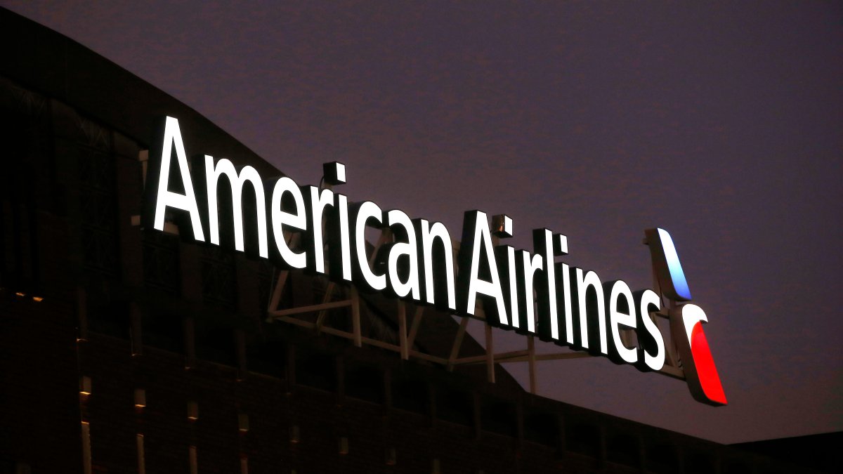 American Airlines flight attendants plan to picket in North Texas