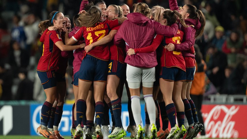 AUCKLAND, NEW ZEALAND – AUGUST 15: The Spain team celebrate at the final whistle of the FIFA Women’s World Cup Australia & New Zealand 2023 Semi Final match between Spain and Sweden at Eden Park on August 15, 2023 in Auckland, New Zealand.