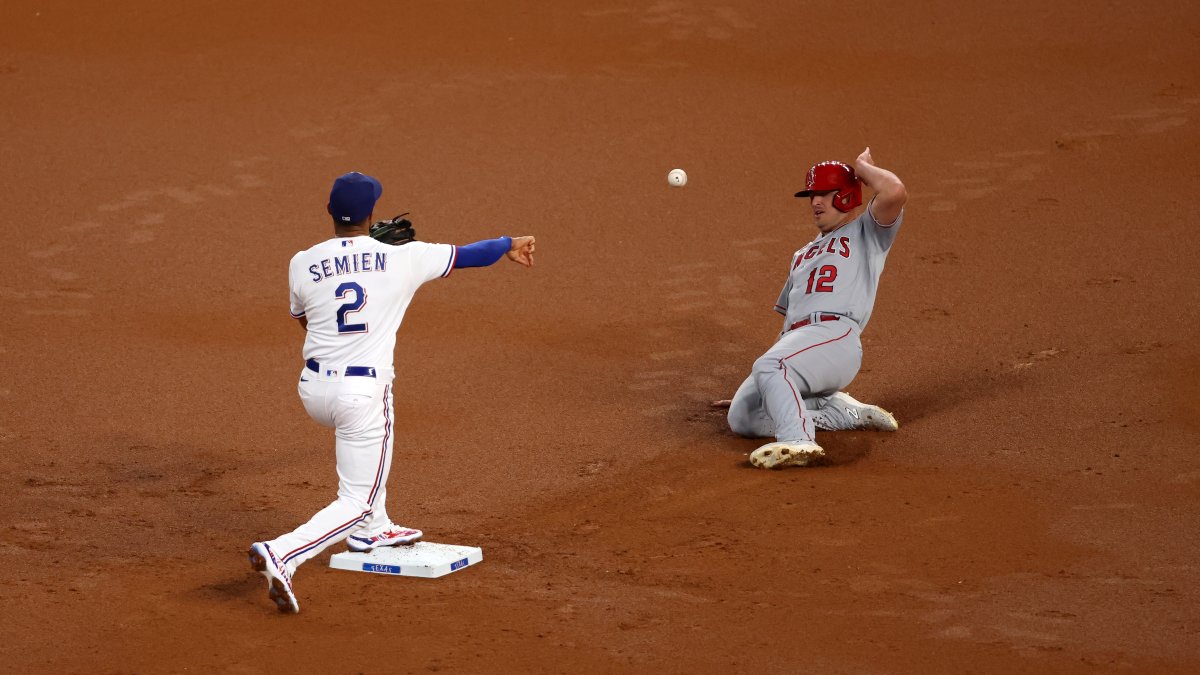 Seager homers twice and drives in 5 runs, AL West-leading Rangers