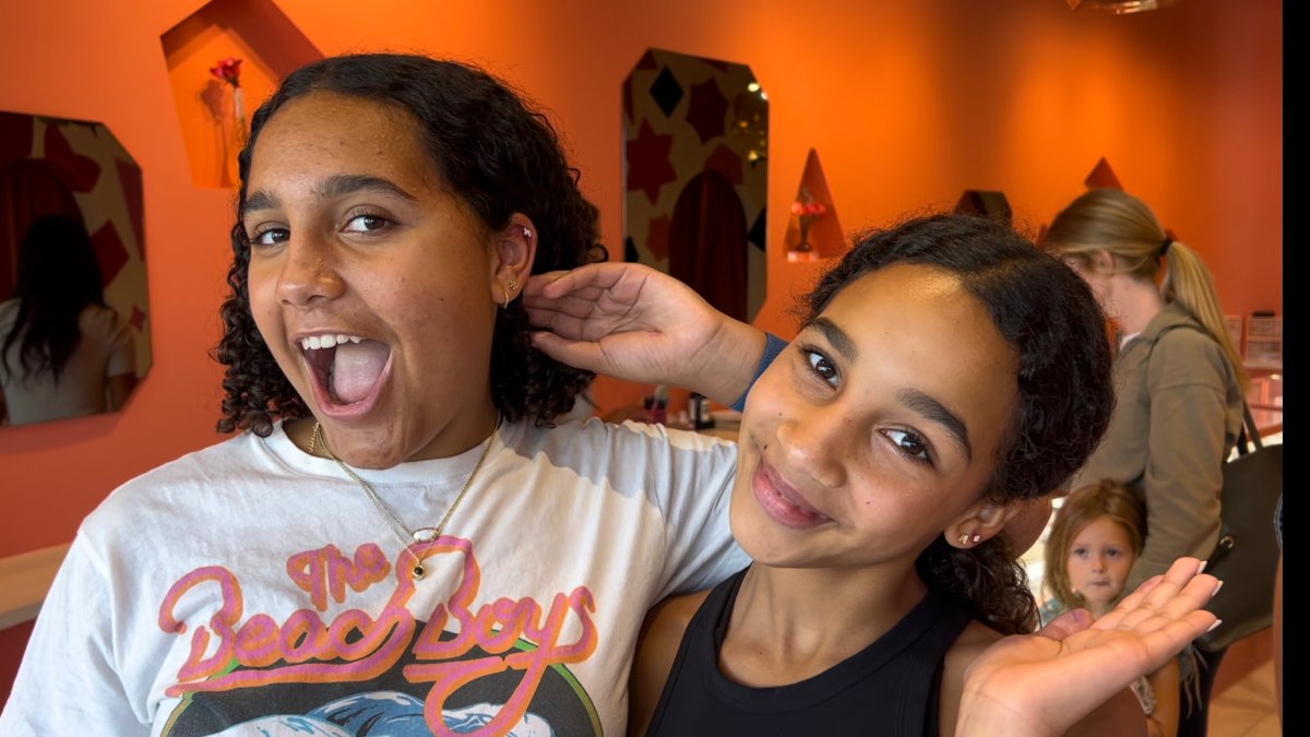 Mothers and daughters get ears pierced together as part of new school tradition – NBC 5 Dallas-Fort Worth - Vimarsana News