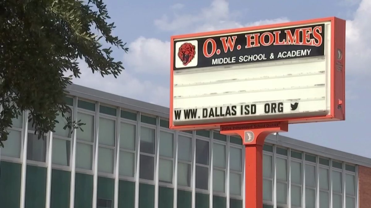 Principal reflects on full-circle moment at beloved Oak Cliff academy - Vimarsana News