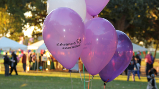 Walk To End Alzheimer's balloons