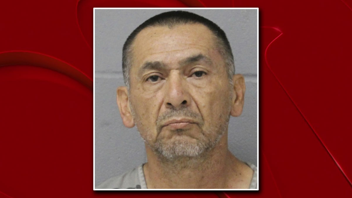 Facing new charges, convicted Texas killer offers to return to prison