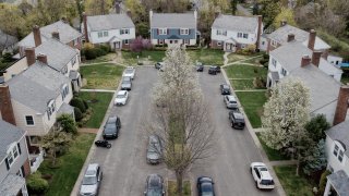 “The fear of interest rate increases has influenced people’s thinking โ it’s not just the homeowners, it’s new buyers who wanted to get in before the interest rates went up even more,” says Robert Shiller, professor of economics at Yale University.