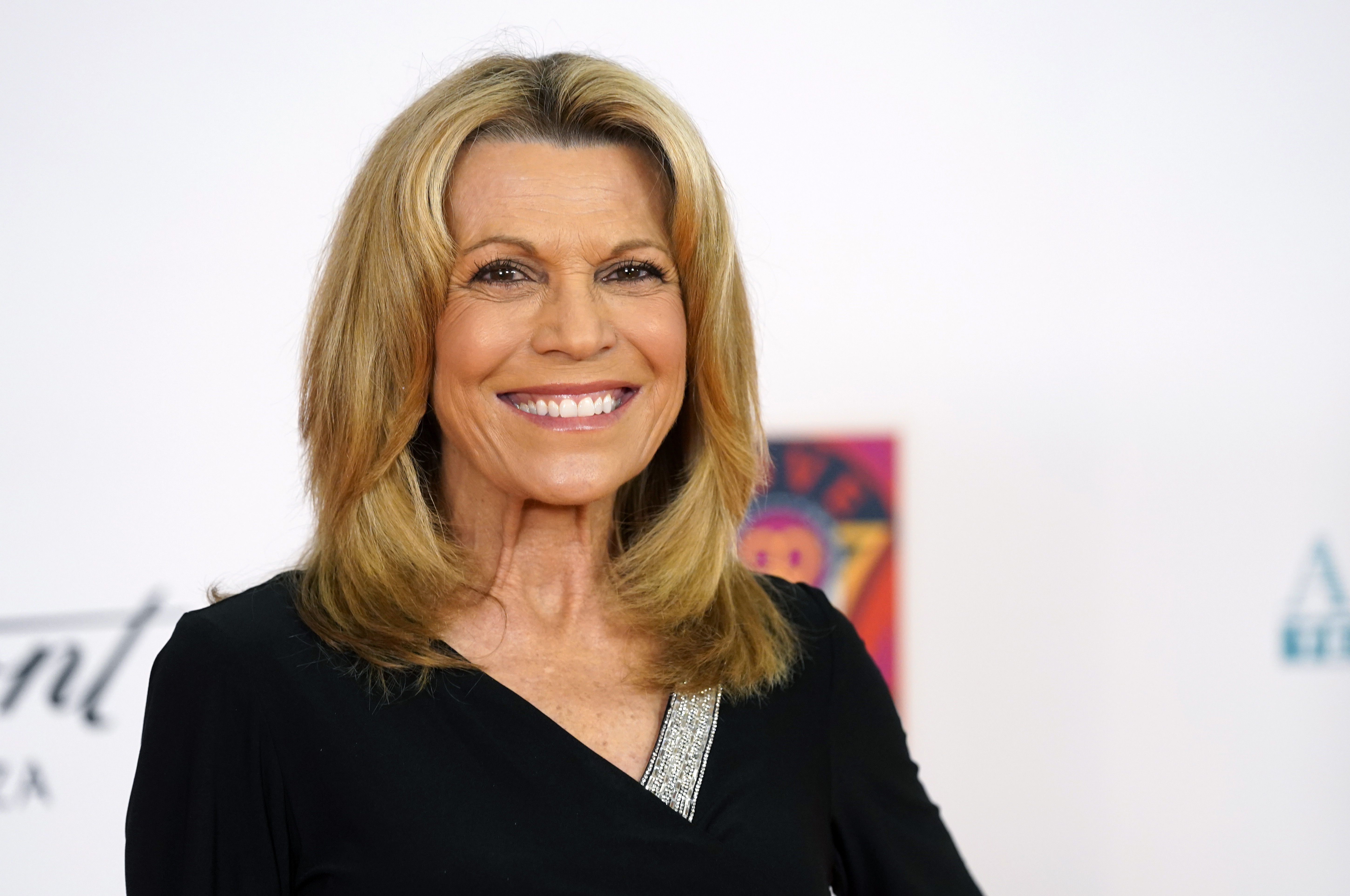 Vanna White officially extends ‘Wheel of Fortune' contract
