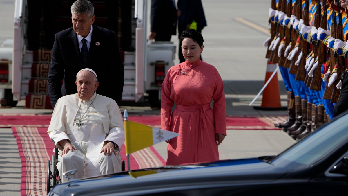 Pope Francis arrives in Mongolia amid strained relations with Russia and China – NBC 5 Dallas-Fort Worth - Vimarsana News