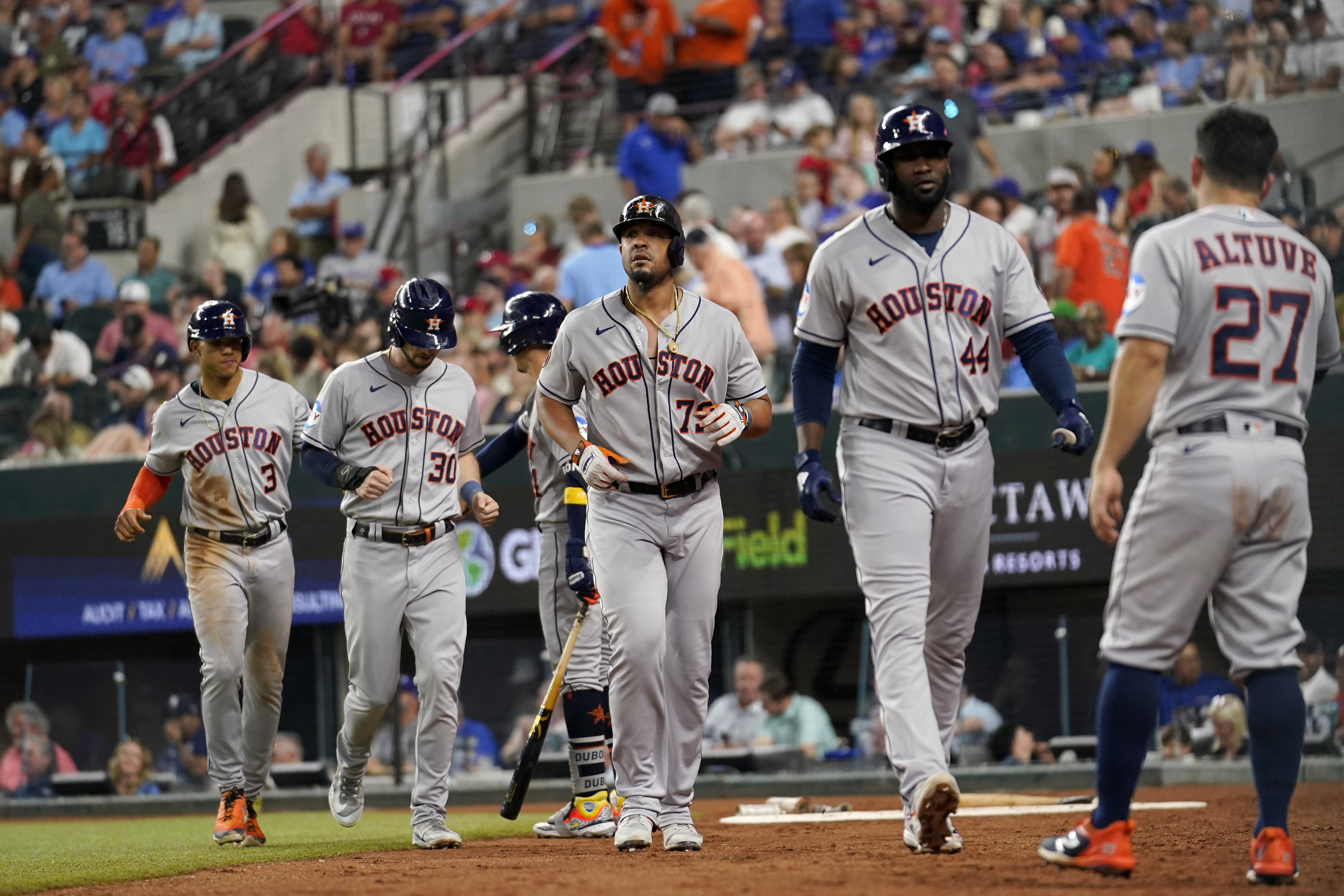 Astros complete sweep with 12-3 win over Rangers