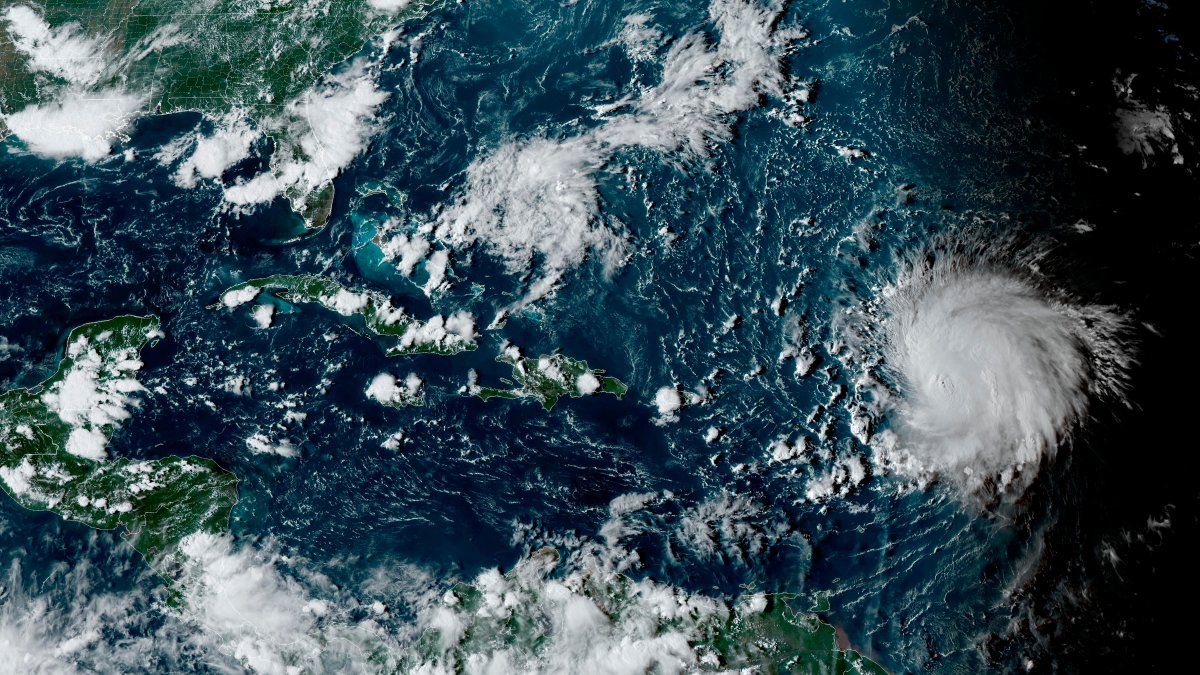 Hurricane Lee grew to have high winds as it traveled over Atlantic Ocean – NBC 5 Dallas-Fort Worth - Vimarsana News