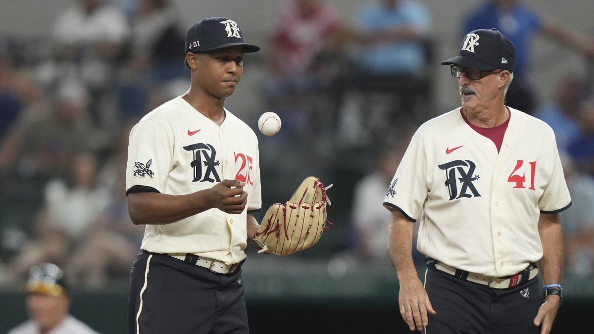 Rangers 8, Yankees 0: Lee tosses another gem – News-Herald