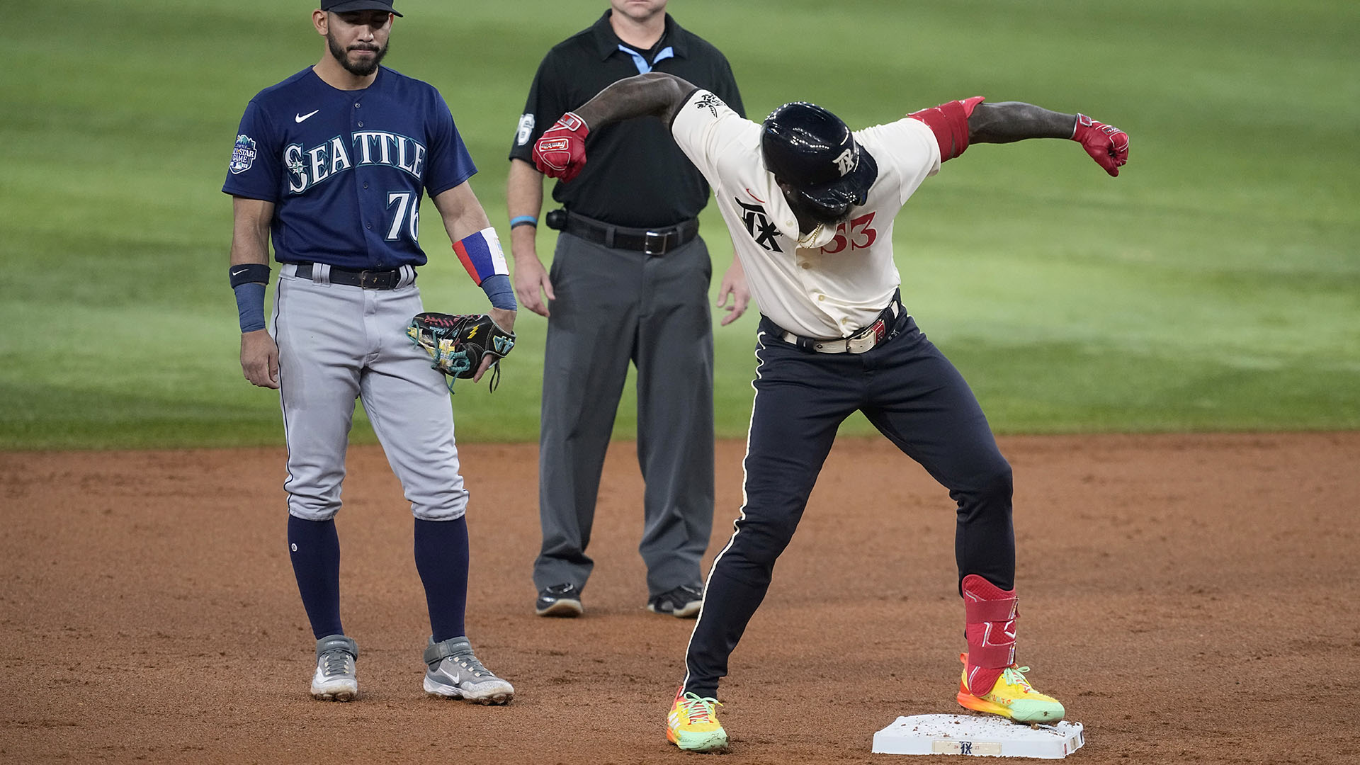 Jonah Heim hits a walk-off home run vs. Mariners