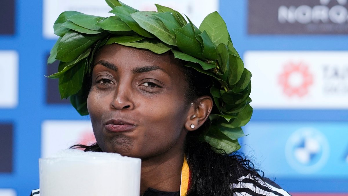 Tigst Assefa shatters the women's marathon world record by more than 2 minutes in Berlin