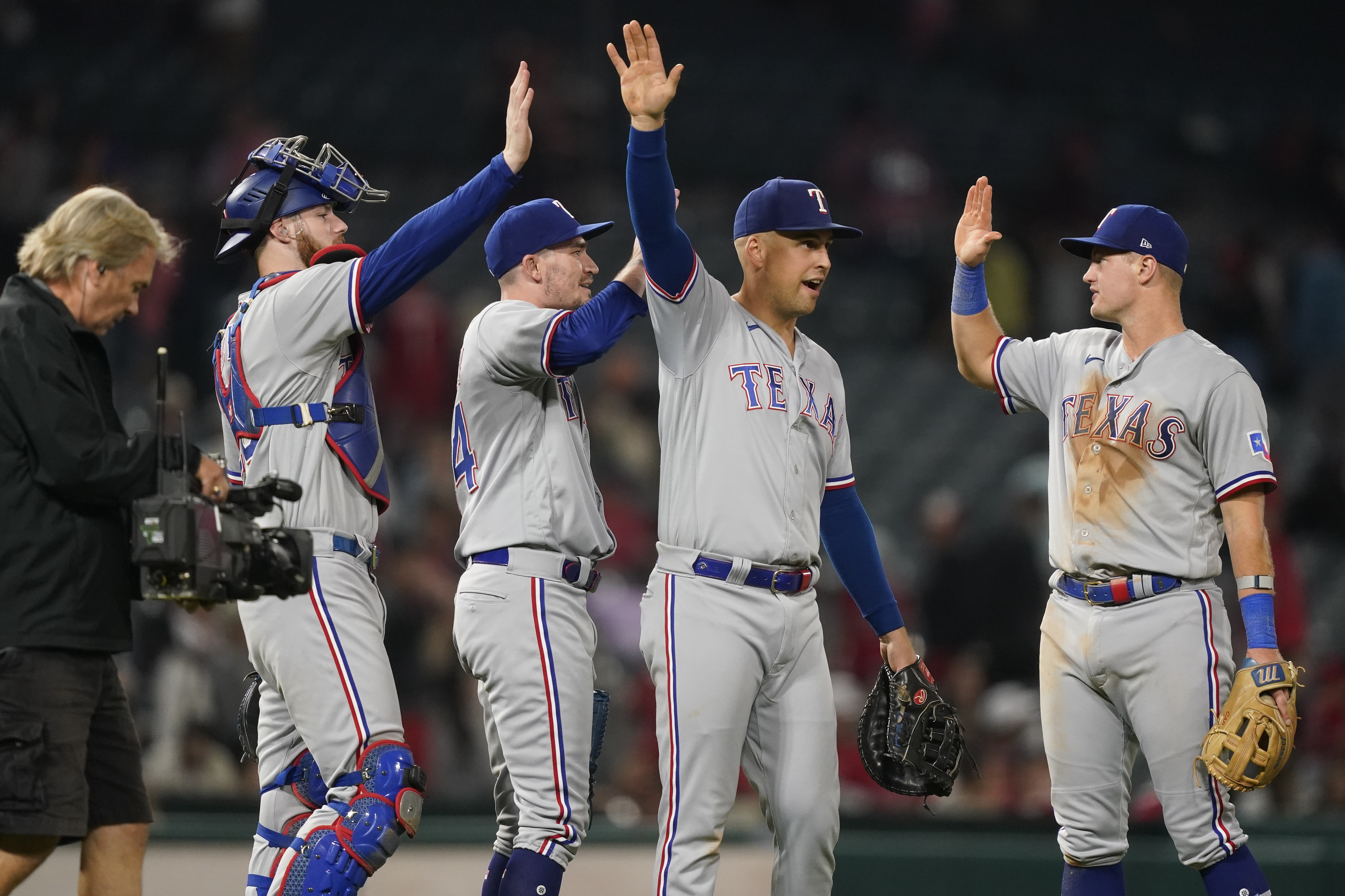 Texas Rangers Hit Back-to-Back-to-Back Home Runs, Secure Sixth Straight Victory - Archyde