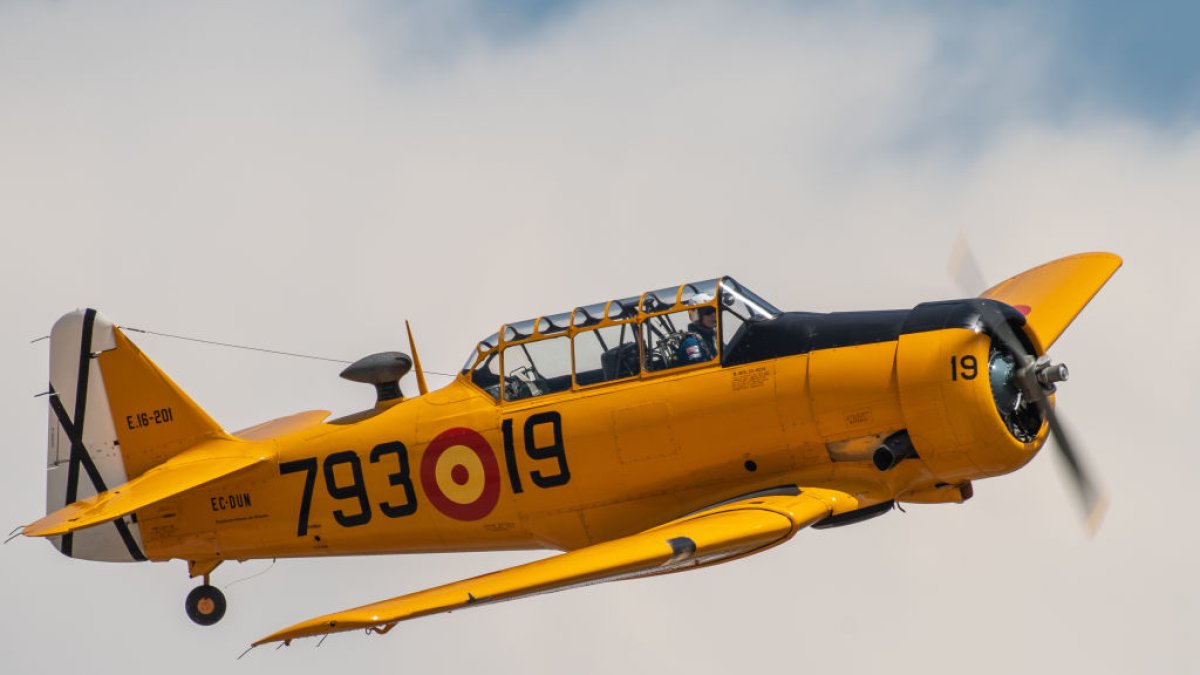 Planes collide at air racing show in Reno, killing both pilots