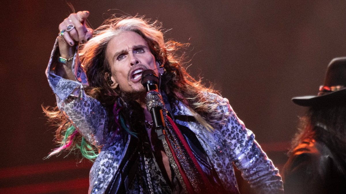Steven Tyler throat injury means Aerosmith postpones Boston show – NBC 5 Dallas-Fort Worth - Vimarsana News
