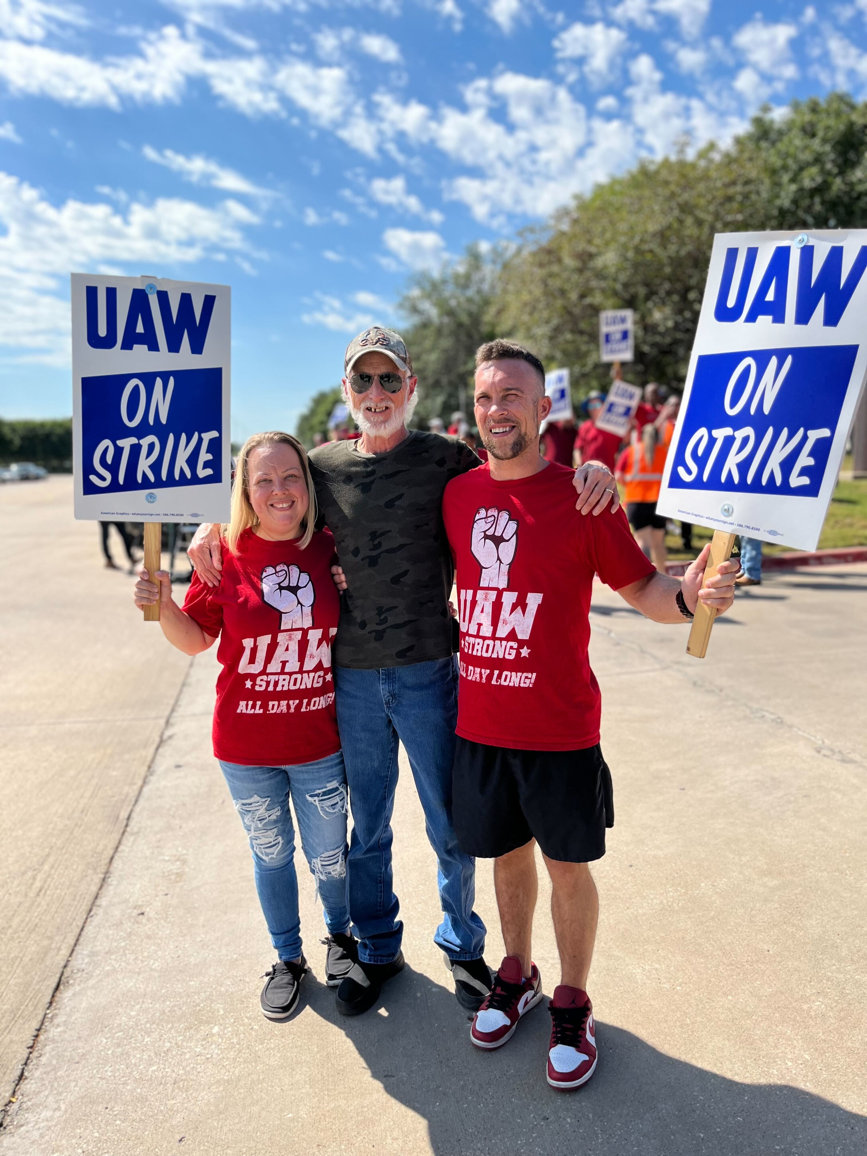 UAW strikes against automakers spread to North Texas – NBC 5 Dallas ...