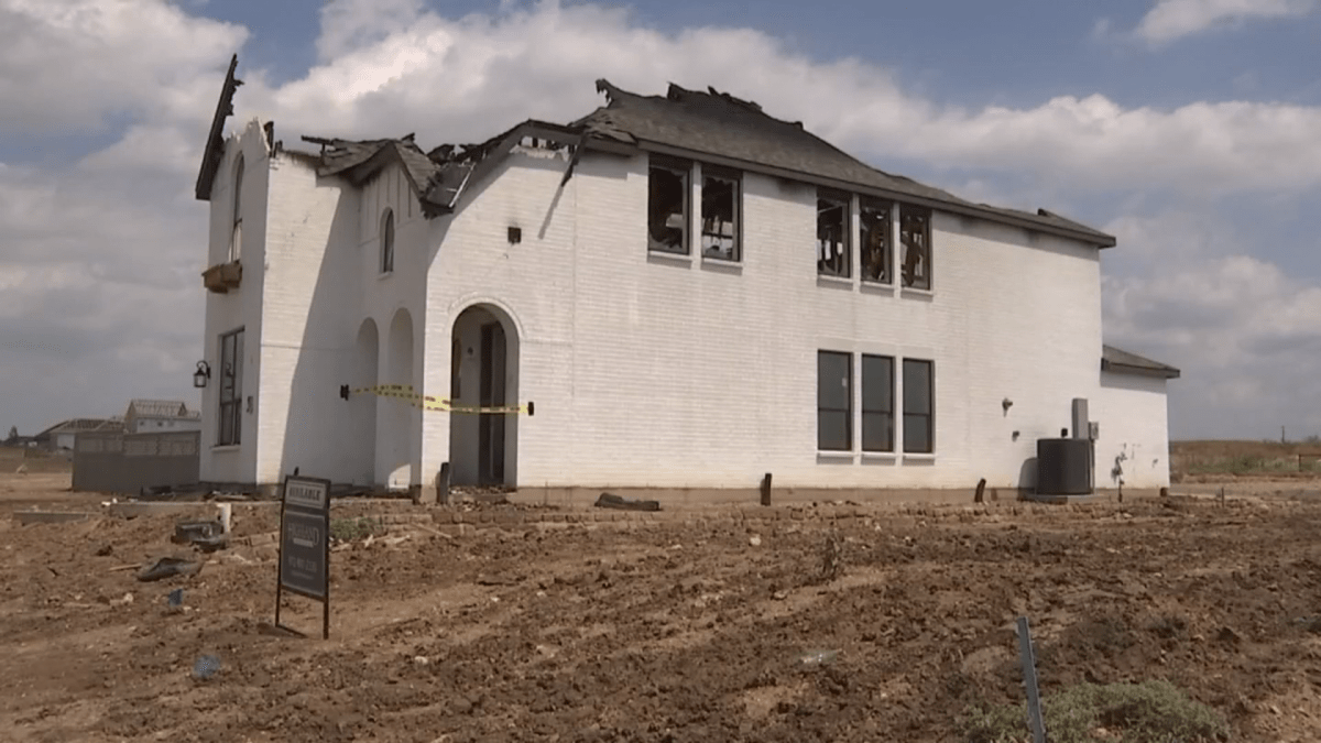 Lightning strike causes house fire in Northlake