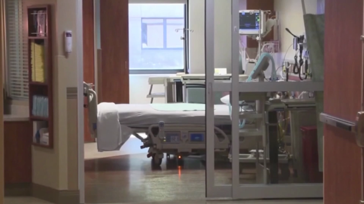 Według Zarządu Szpitala DFW – NBC 5 Dallas-Fort Worth „wzrost” liczby przyjęć do szpitali z powodu Covid-19 w północnym Teksasie