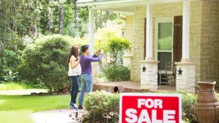 As mortgage rates hit 8%, home ‘affordability is incredibly difficult,’ economist says