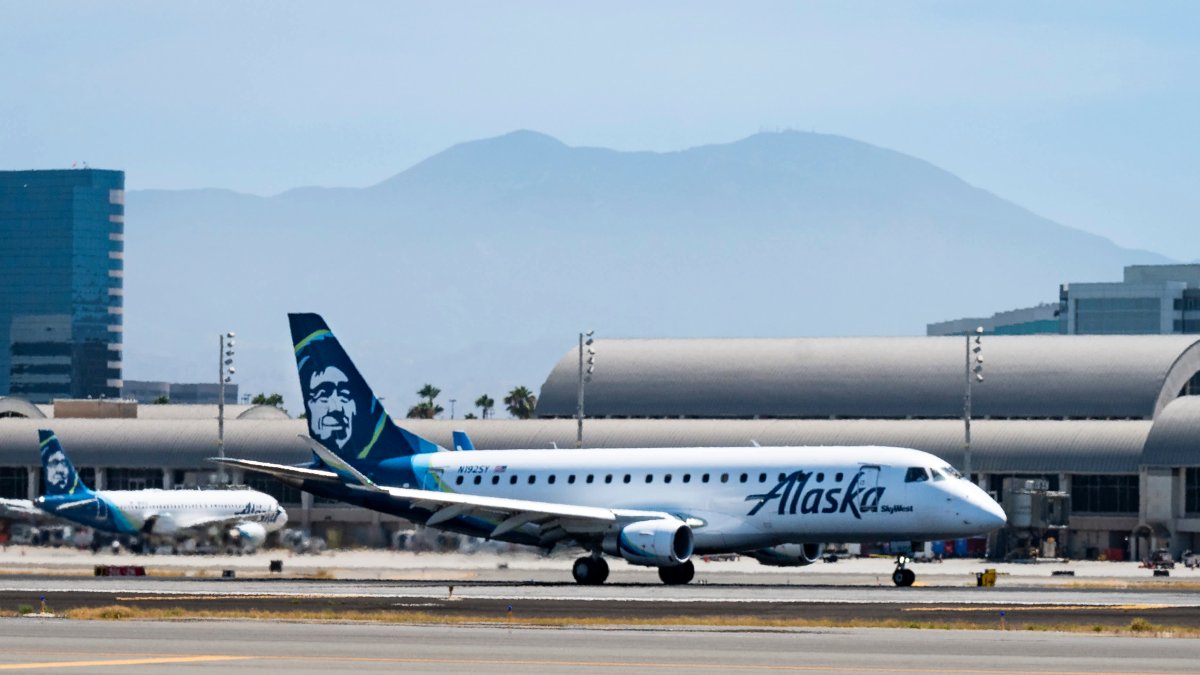 Off-duty Alaska Airlines pilot warned 'I am not okay' before alleged attempt to disable plane engines – NBC 5 Dallas-Fort Worth - Vimarsana News